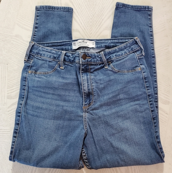 Hollister Jeans Curvy High Rise Jean Legging Size 13 Short EUC - Picture 3 of 6